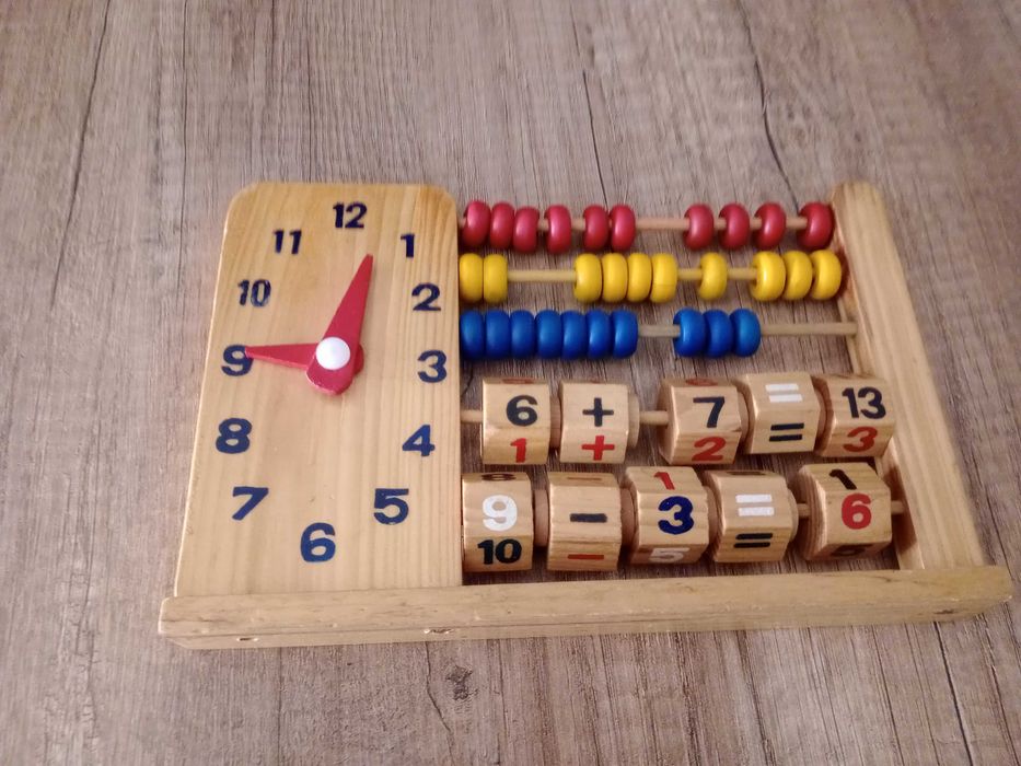 Brinquedo para iniciar matemática, inúmeras operações, e relógio