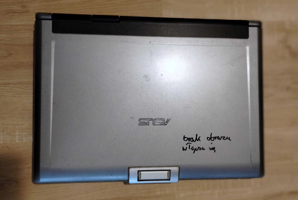 notebook Asus  F5RL uszkodzony