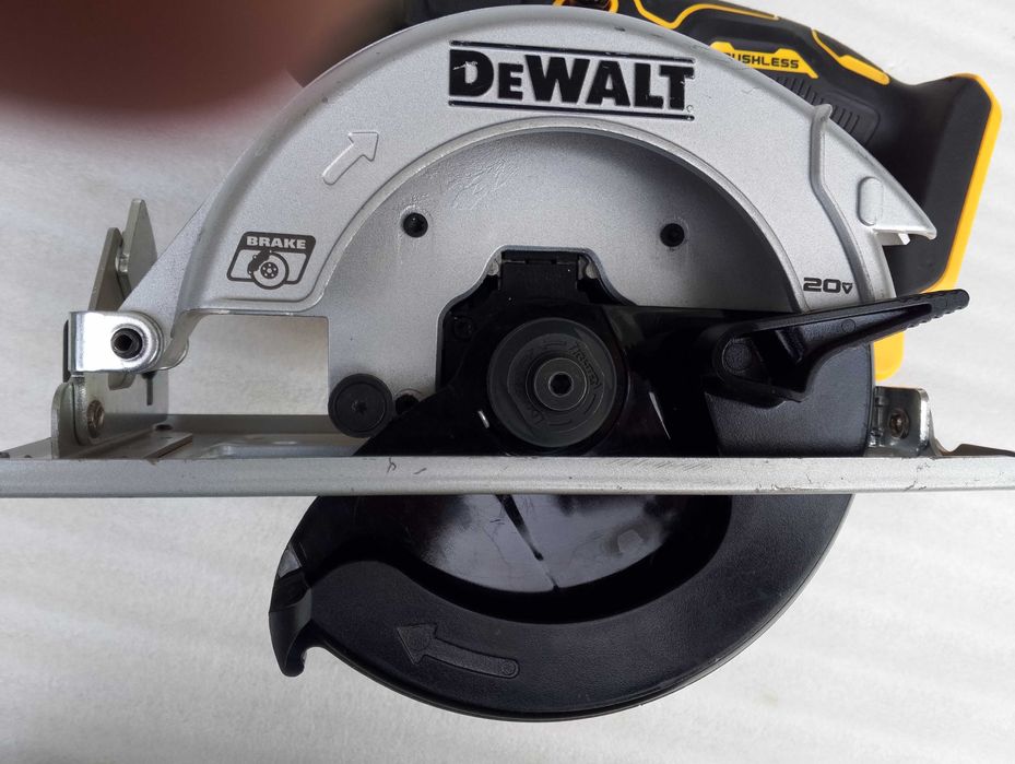 Акумуляторна дискова пила DeWALT 20v DCS566