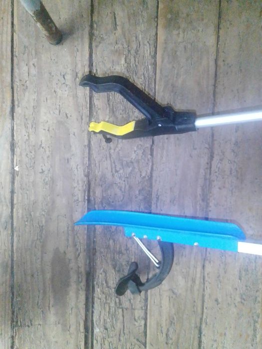 Aparelho para apanhar objetos para pessoas impossibilitadas de se movi