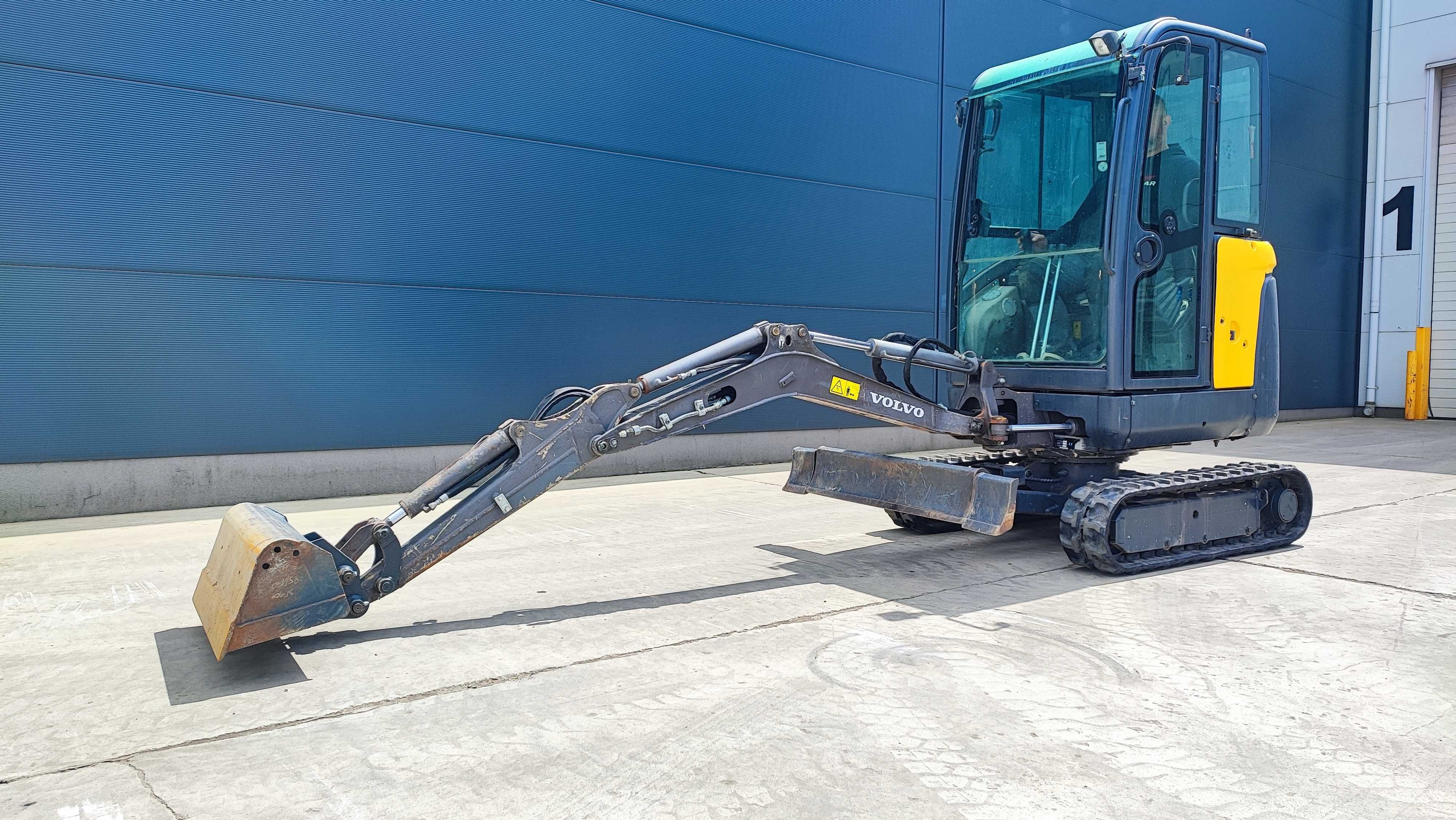 Minikoparka Volvo EC18C z 2013 rok