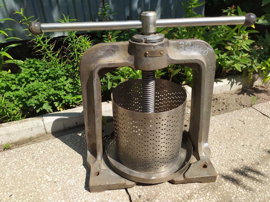 Садовый инвентарь  пресс для сока СССР  6 литров