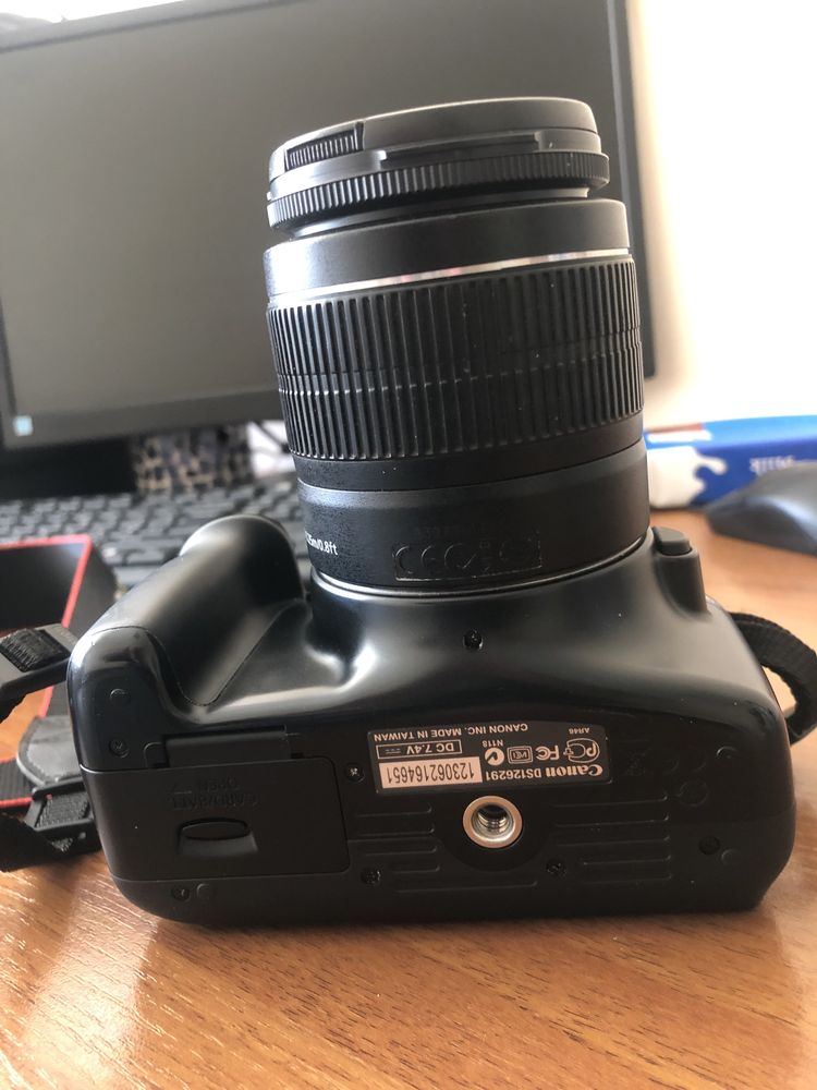 Фотоапарат для початківця Canon 1100D