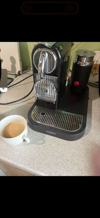 Продам капсульную кофемашину