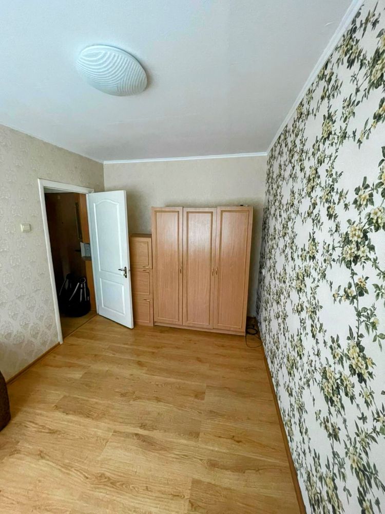 Продаж 1 кімнатноі Гостинки р-н 3 школи вул. Глибоцька