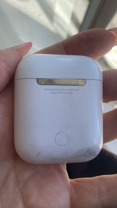 Навушники Apple AirPods 2 with Charging Case чехол