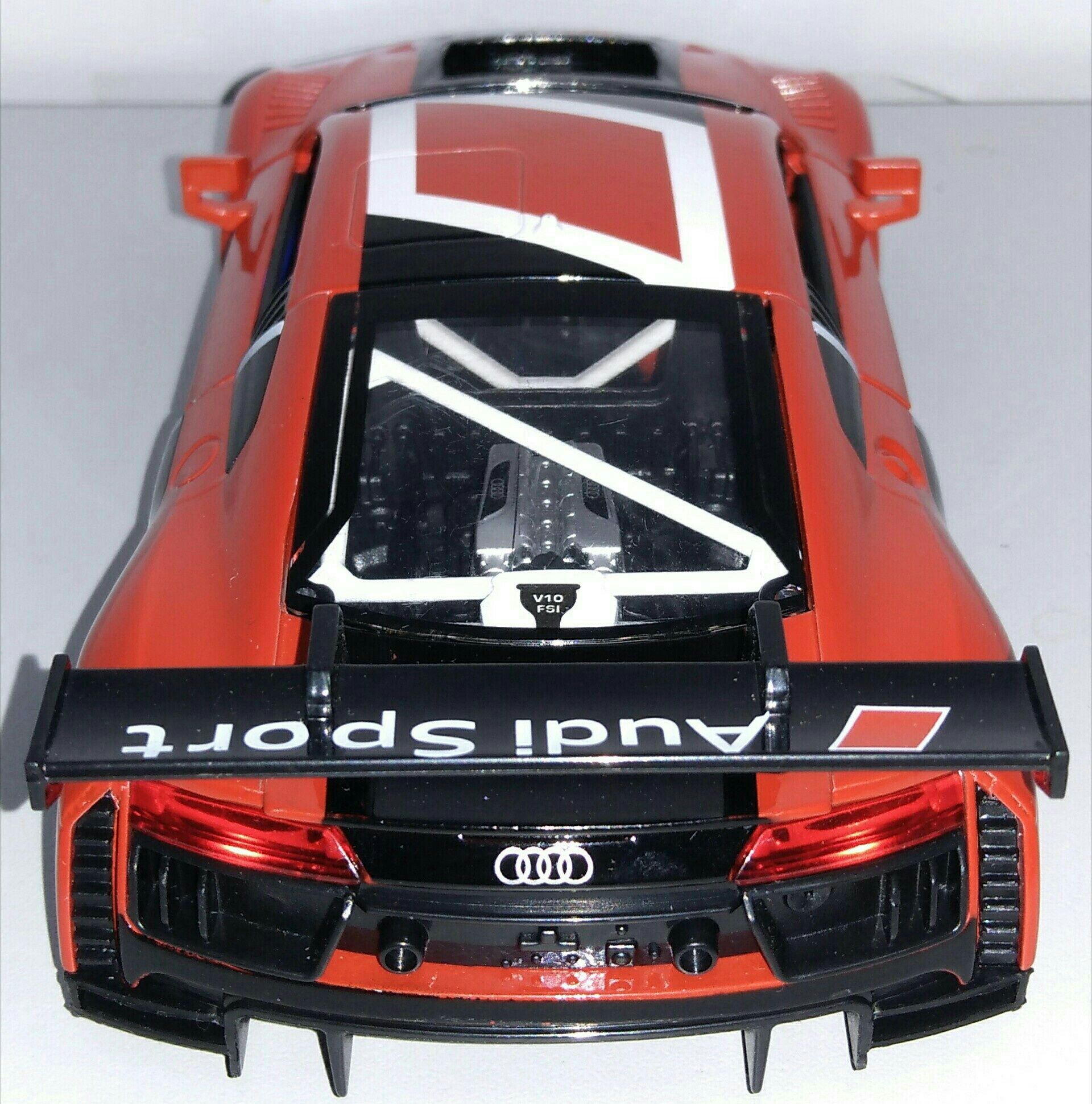 Audi R8 LMS модель "Автопром", масштаб 1:24. Металл, Звук, Свет