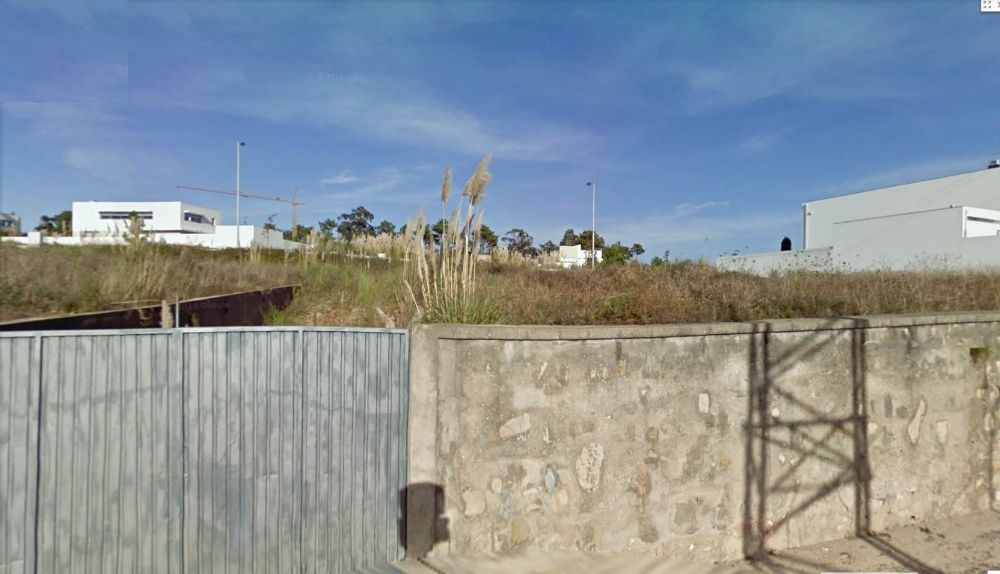 Terreno para moradia de 4 frentes em Vila do Conde