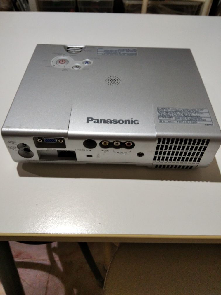 Projector LCD Panasonic PT-LM1E
