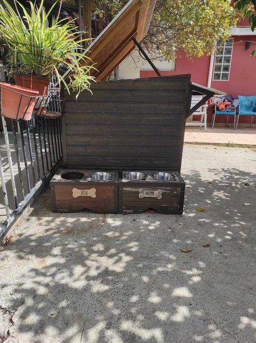 Casota para cães dupla