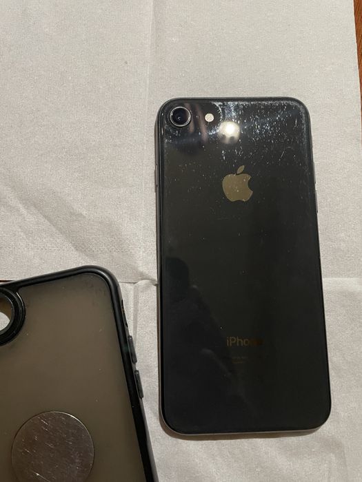 Продам айфон 8 на 64гб