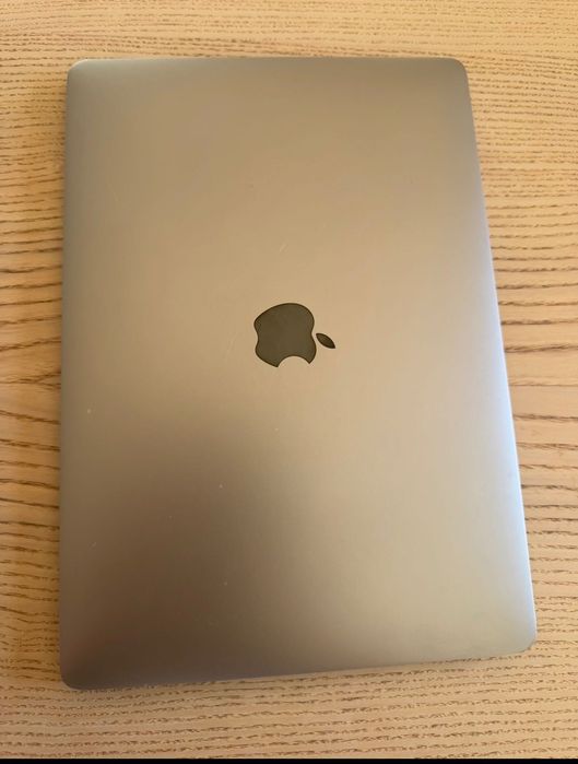 MacBook Pro 13" 2019 - i5 2,4GHz, 8GB RAM, Bom Estado