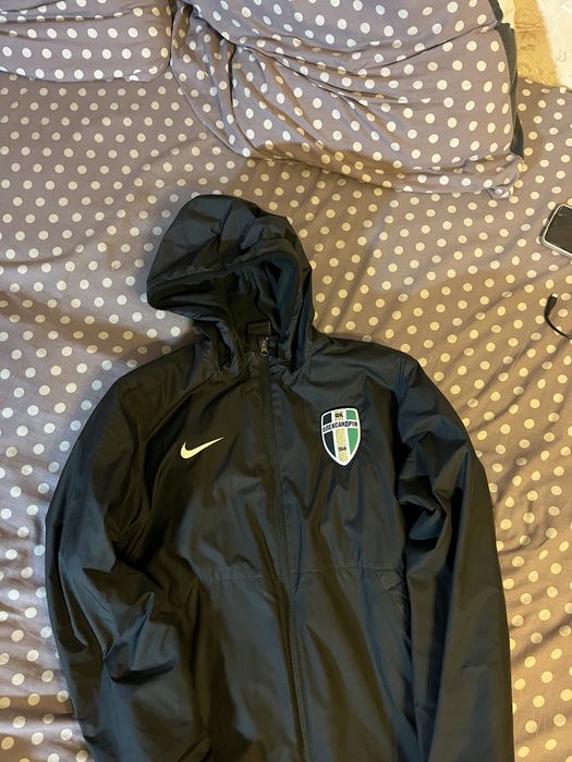 Продам курточку Nike в идеальном состоянии