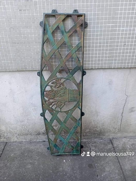 Vendo esta peça muita bonita bom estado