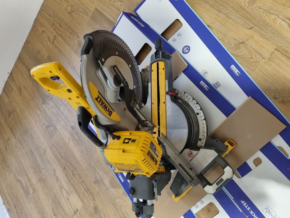 Ukośnica Dewalt DHS780