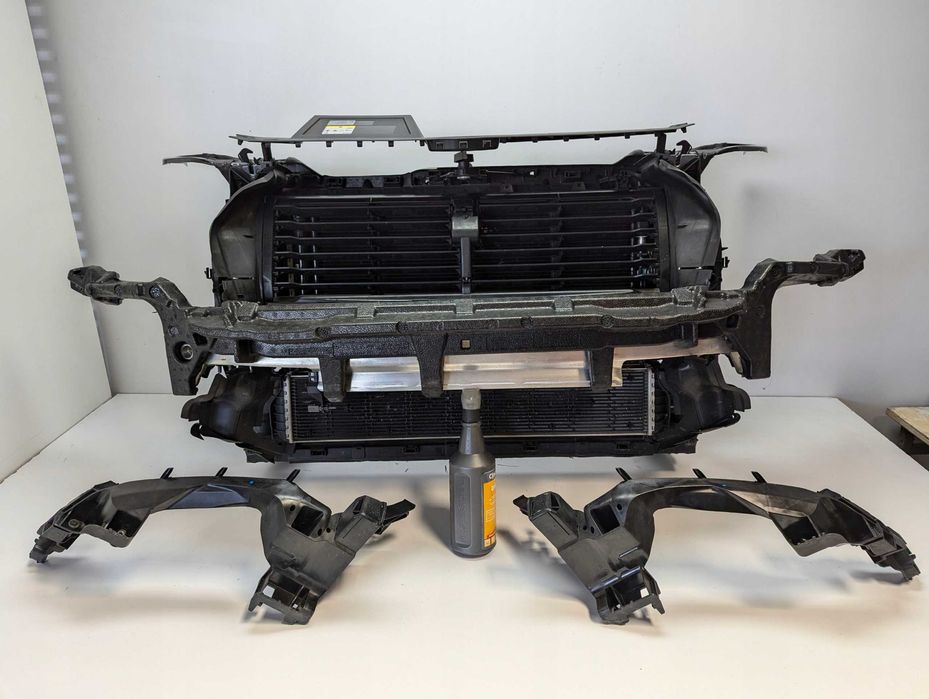 AUDI Q5 80A Передня панель телевізор