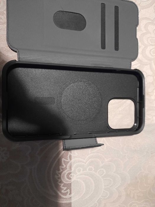 OtterBox Strada MagSafe iPhone 15 Pro Shadow - czarny