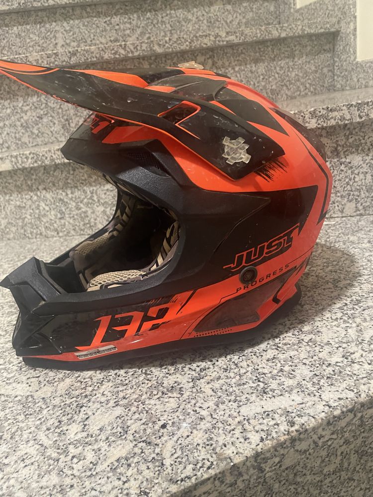 Vendo  conjunto Capacete Just1 e óculos Fox