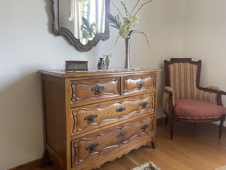 Quarto de casal + Espelho + Cómoda