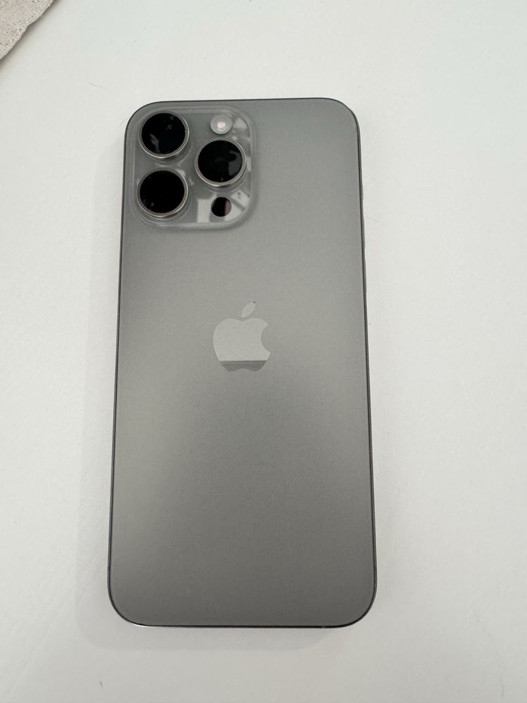 VENDO 2 IPHONES 15 PRO MAX 256g - COMO NOVO - ENTREGO EM MÃOS