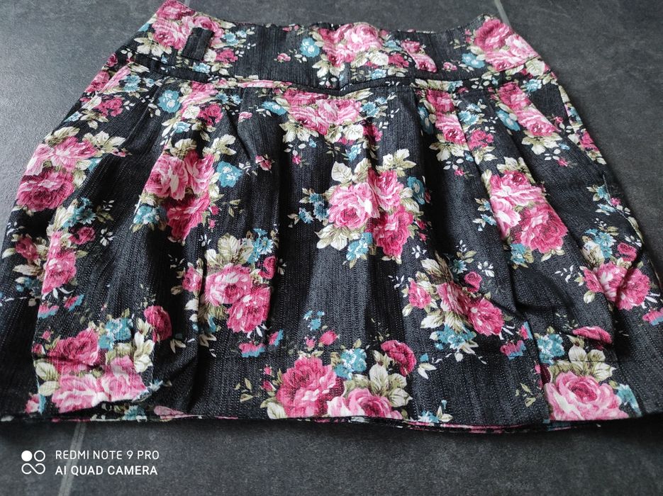 Spódniczka mini w kwiaty