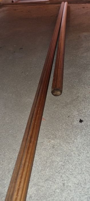 2 Varões de madeira para pendurar cortindados