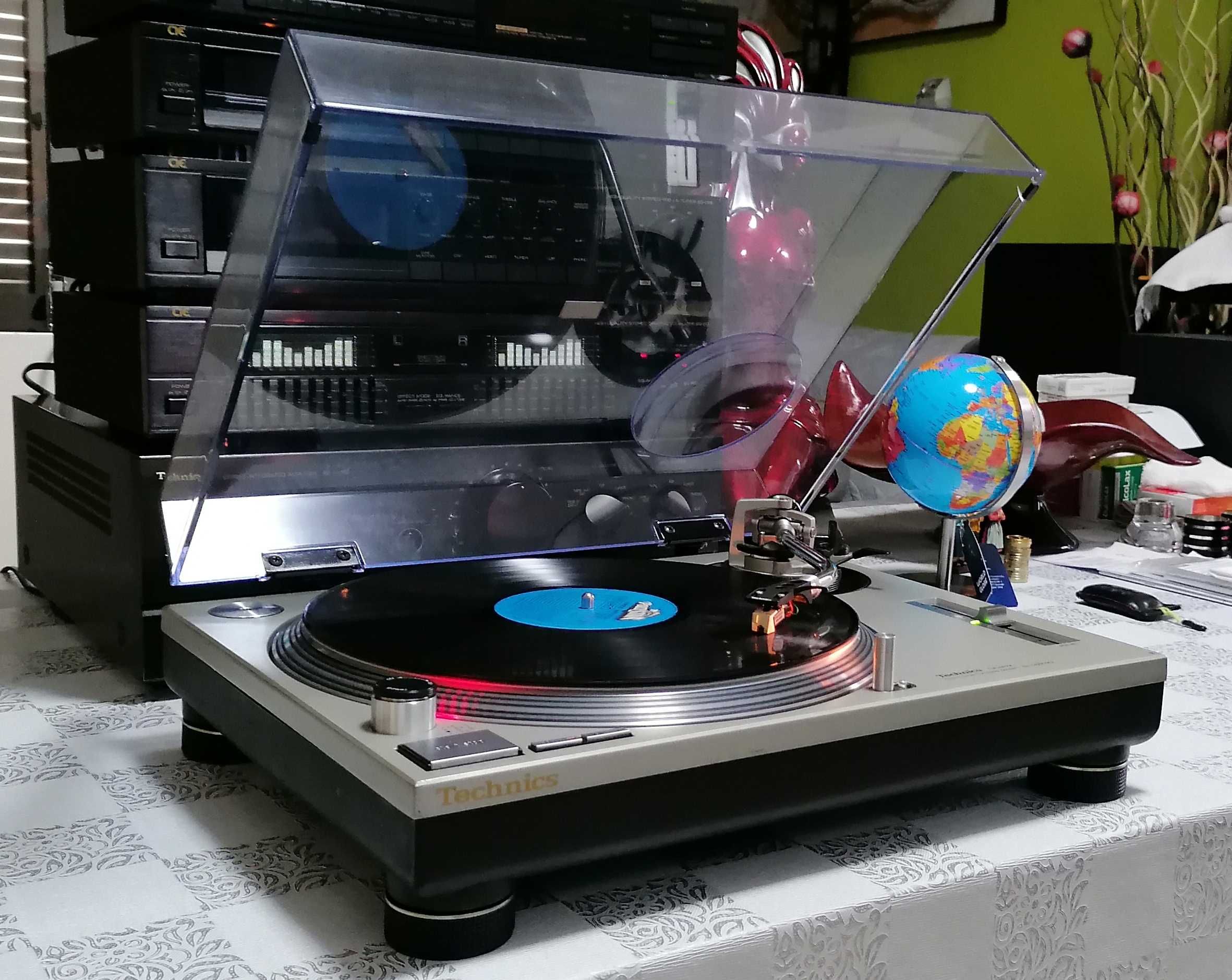 Gira-Discos Technics SL-1200MK2-A