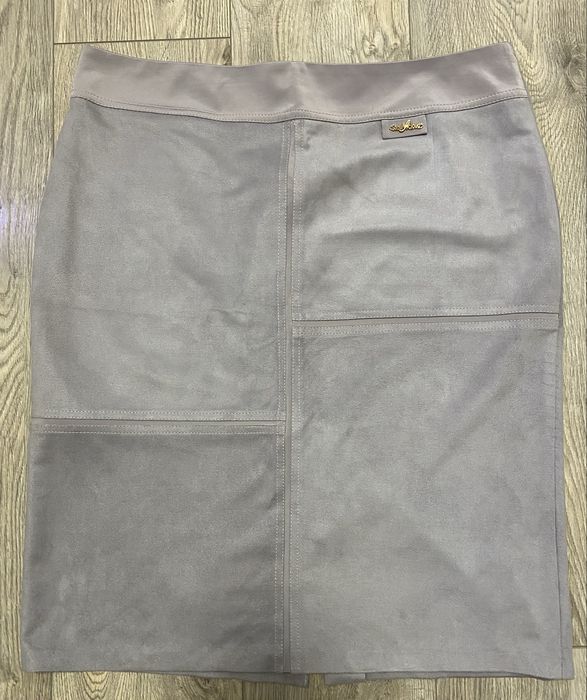 Елегантна жіноча спідниця