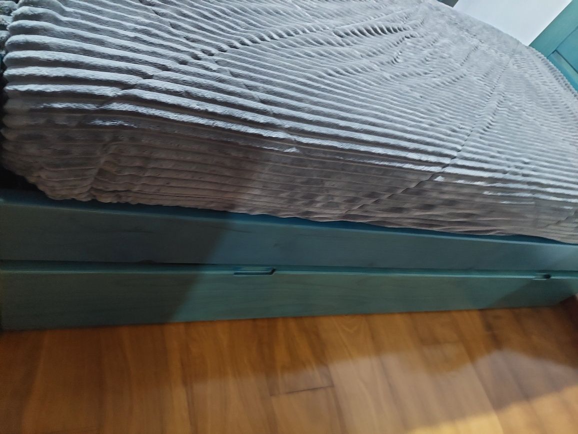 Cama individual com outra  em gavetão e respetivos colchões