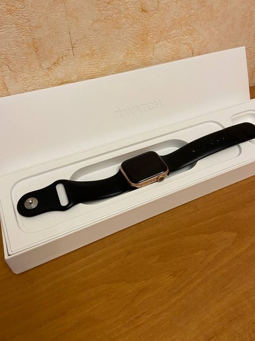 Смарт-годинн к Apple Watch 6 , 40mm, gold aluminium case