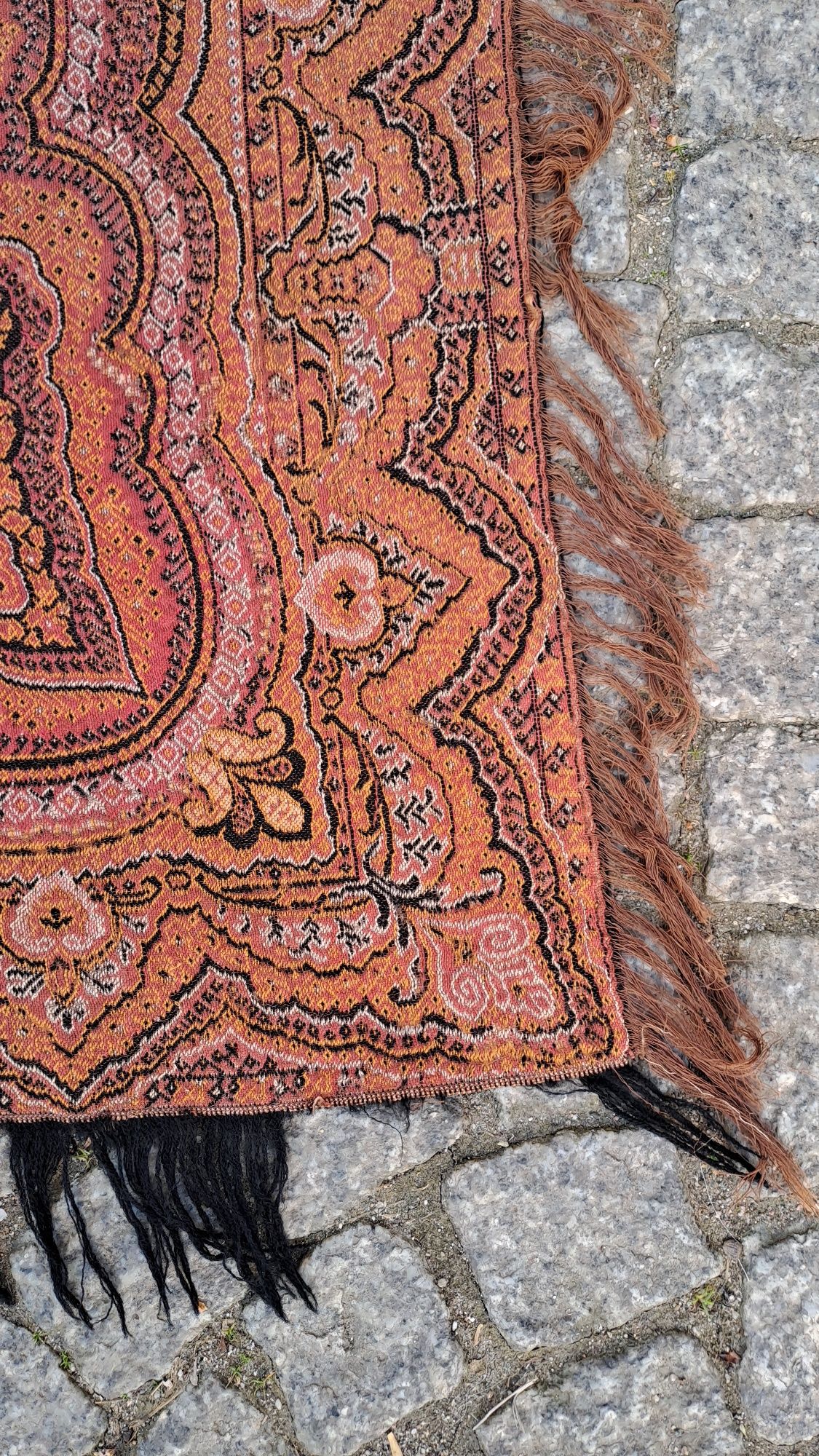 Antyczna wzorzysta chusta czerwona makatka kilim obrus140*140cm