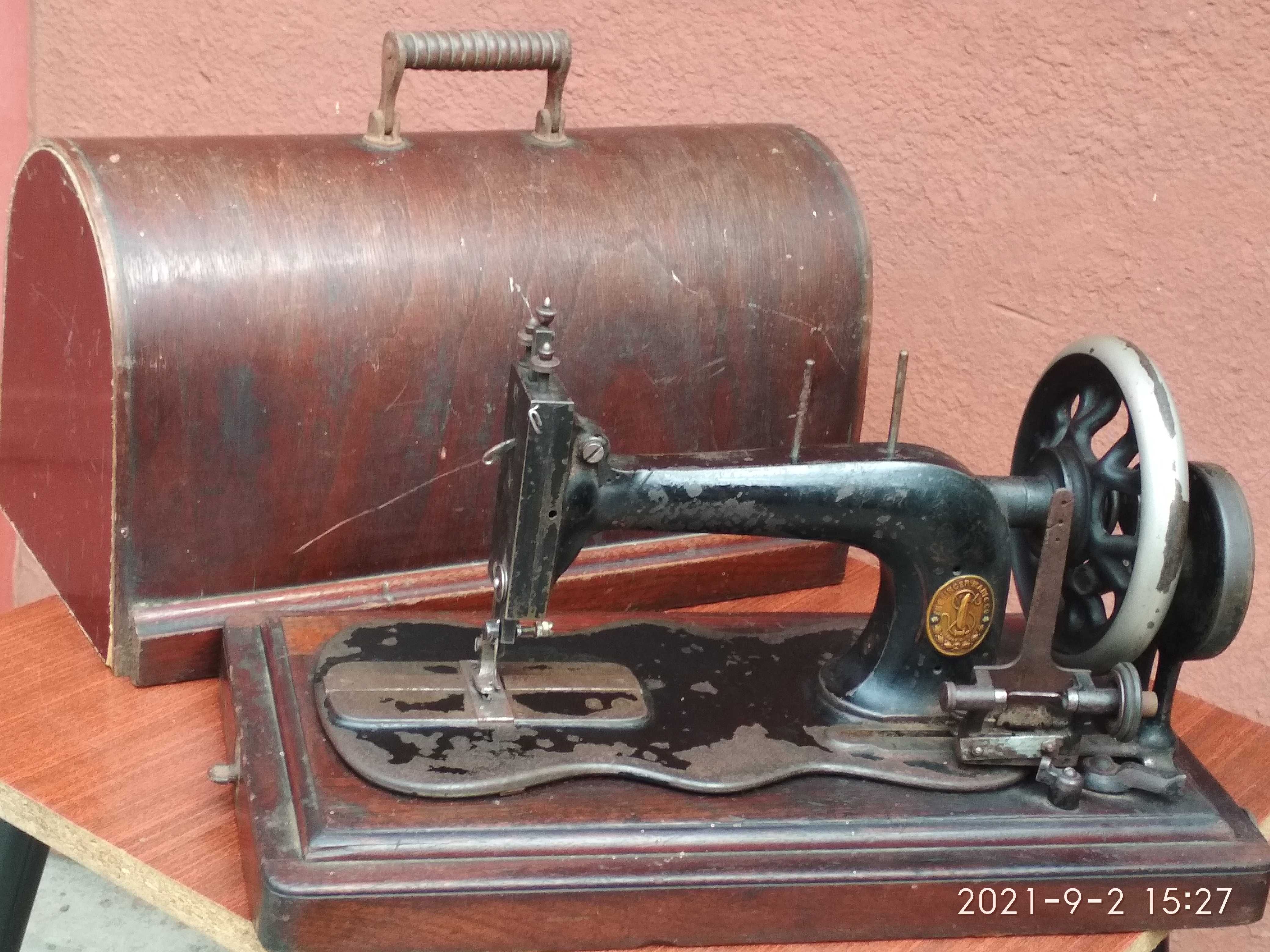 Швейна машина Singer інтер'єр колекція антикваріат.