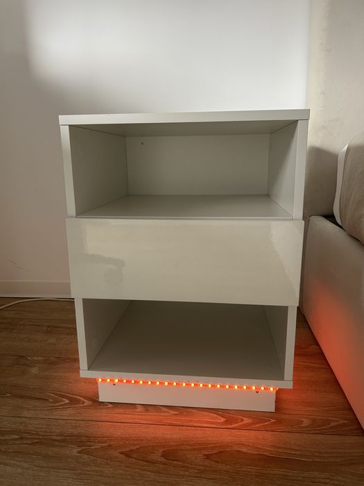 2 Mesas de cabeceira