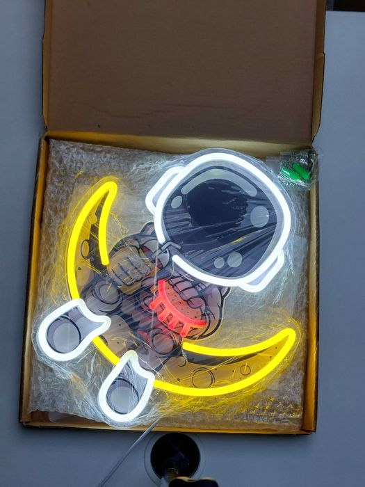 neon kosmonauta - nowy