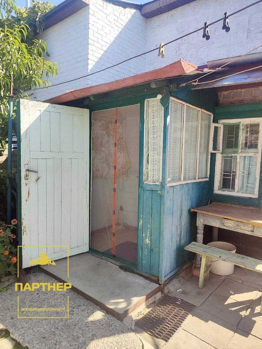 Продам  окрему  частину   будинку  у  нагірній частині Кременчука