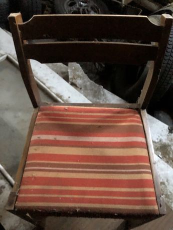 Stare krzesła tapicerowane prl