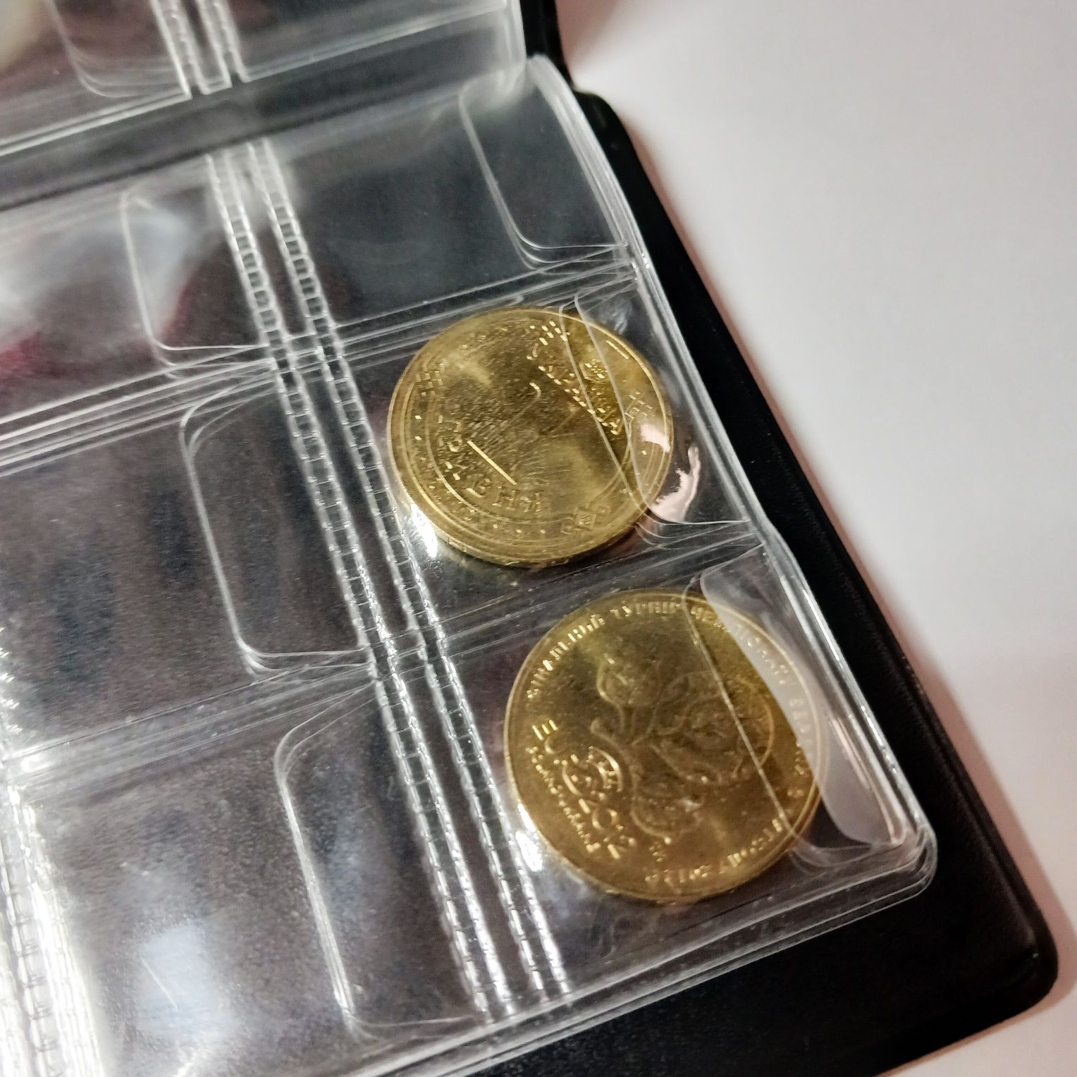 Альбом для монет на 120 комірок + 1 гривня Євро 2012 2 штуки