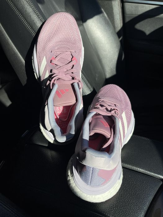 Продам кросівки adidas