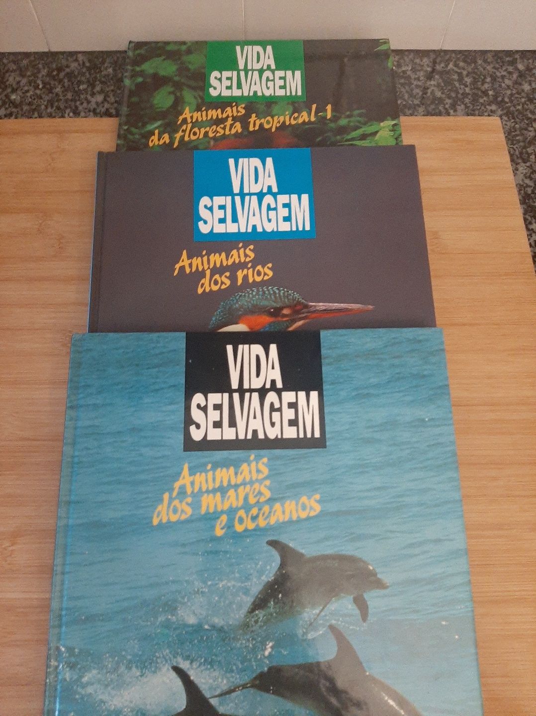 Conjunto de livros da vida selvagem