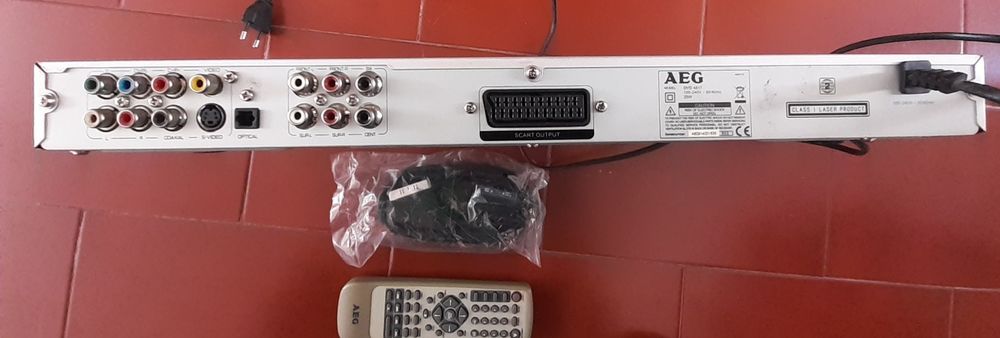 DVD AEG com oferta de cerca de 40 filmes