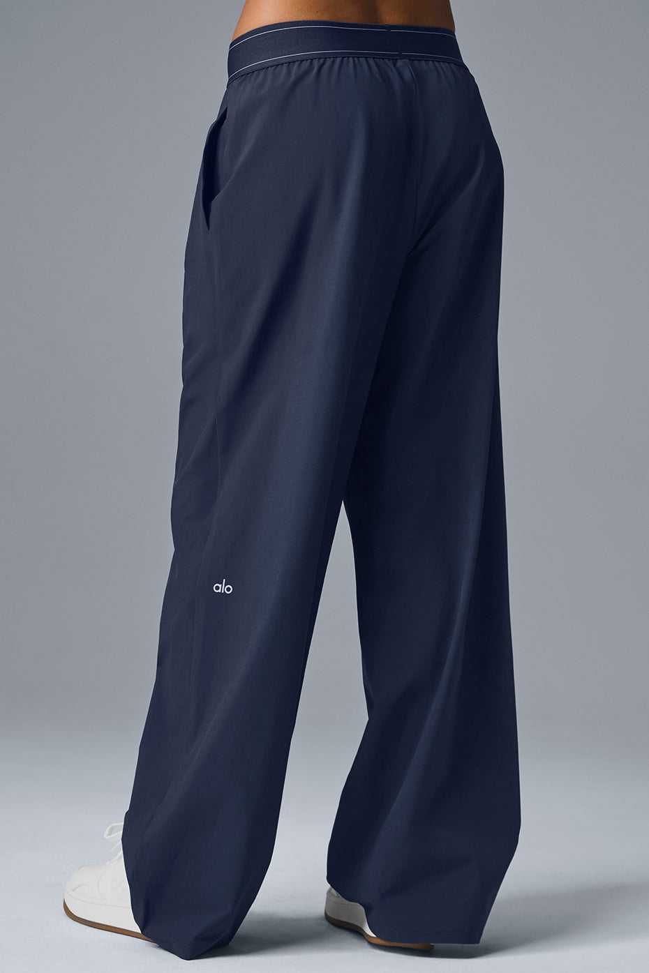 Штани Alo Yoga Suit Up Trouser Regular Navy