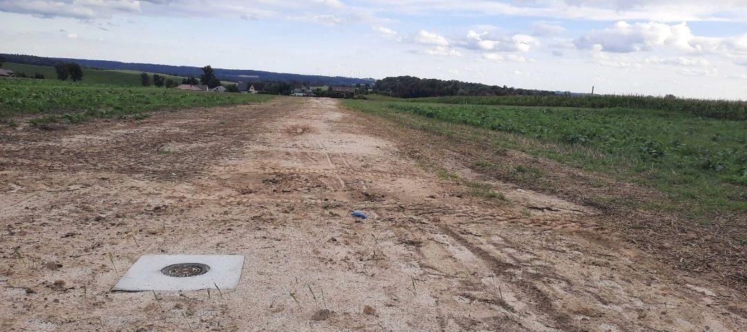 Działka budowlana z warunkami zabudowy Karbowo - woda, prąd