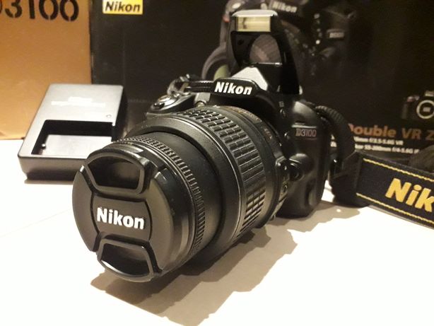 Aparat Nikon 3100 z obiektywem
