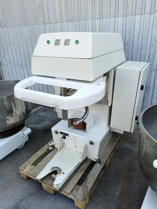 Miesiarka spiralna 20130  + dwie dzieże z wózkam