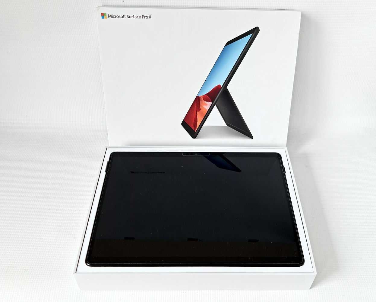 Surface Pro X  SQ1 Tablet Laptop – 16 GB RAM - 256 GB Dysk, zasilacz
.