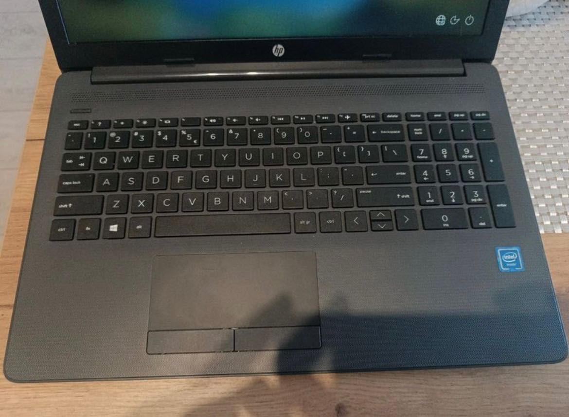 Laptop hp. Stan bardzo dobry