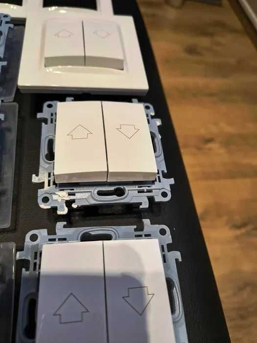 Osprzęt instalacyjny, łączniki, wyłączniki do rolet