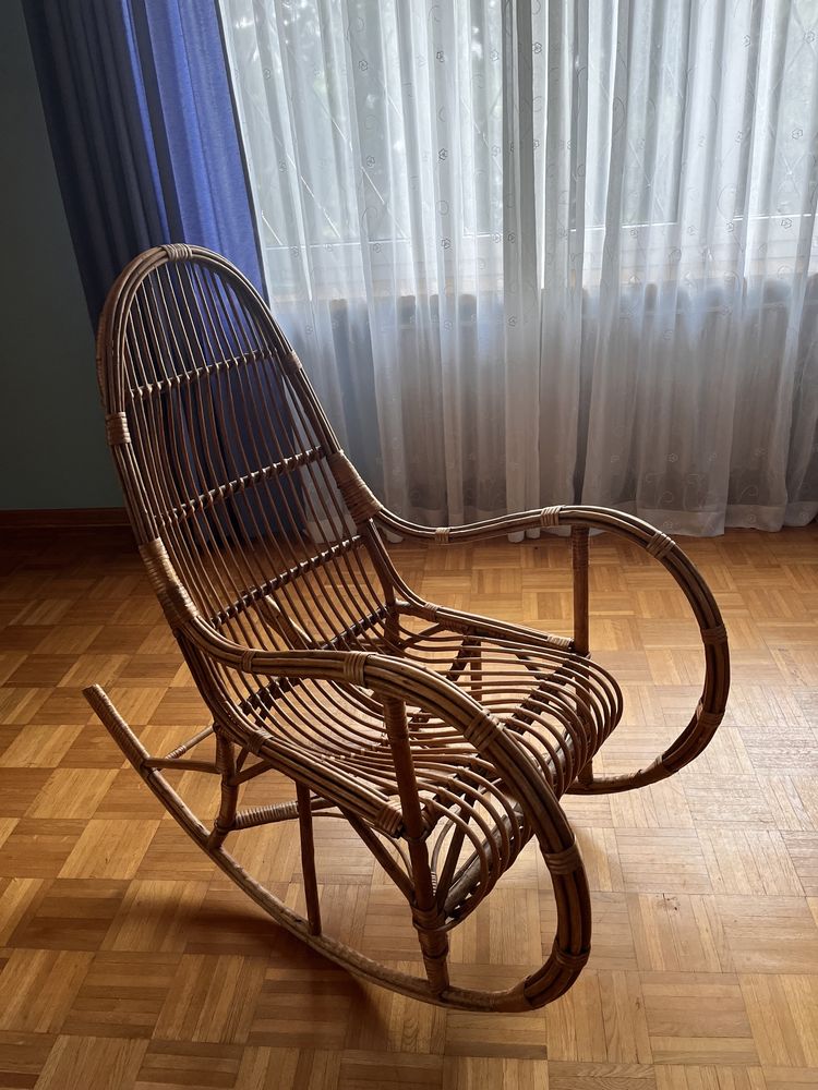 Fotel bujany rattanowy