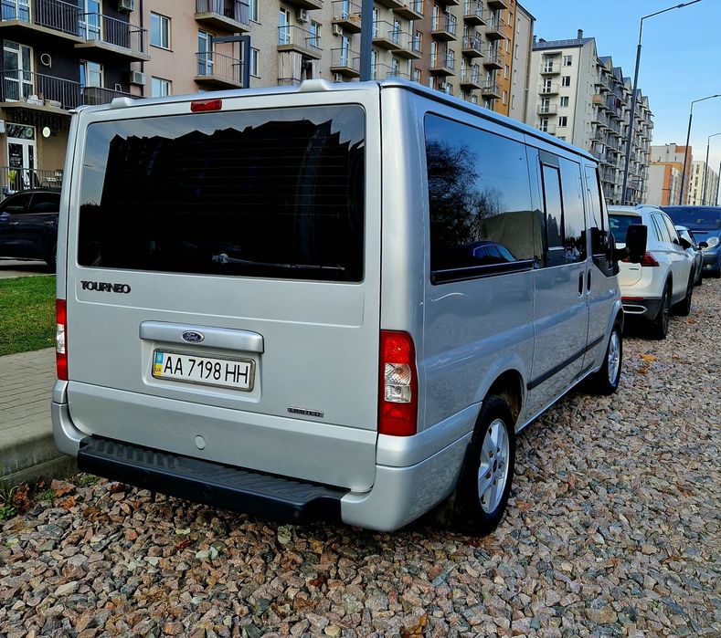 Автомобіль в гарному стані.