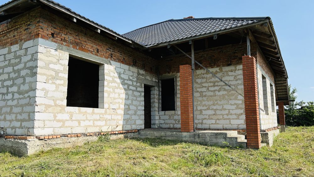 Будинок (незавершене будівництво) в Зміїнці, вулиця Калинова, 7